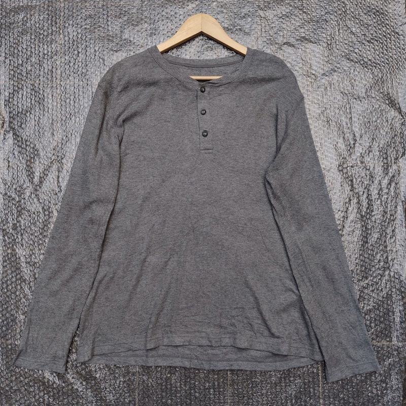 kaos Uniqlo lengan panjang henley tshirt Uniqlo long sleeve Shanghai kaos Uniqlo henley kaos Uniqlo 