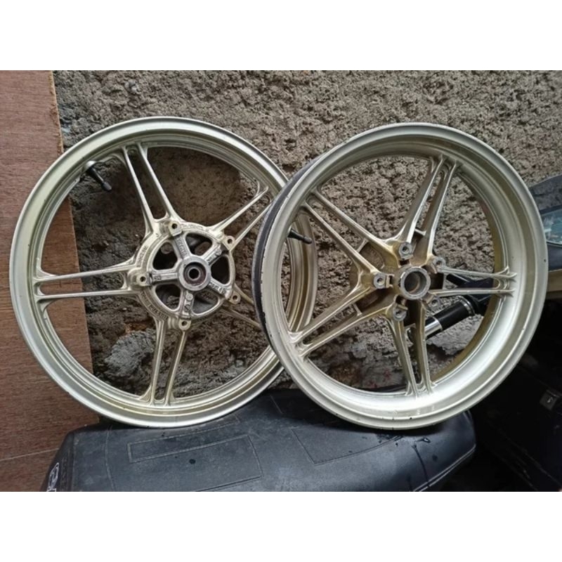 Velg yamaha R15 v2 r 15 v 2 pelek racing palang original ori copotan standar layak p