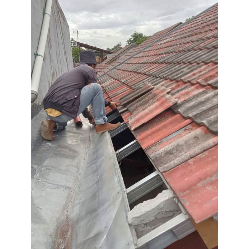 melayani jasa pemasangan atap baja ringan,pemasangan flapon PVC,kanopi,dan renovasi rumah