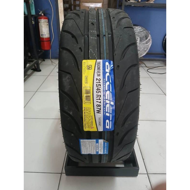Ban semi slick accelera 651 sport 215 45 r17 ban kotak / petak semi ceper