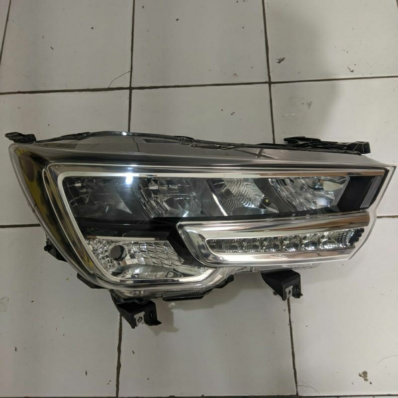 Lampu depan SUZUKI XL 7 KANAN