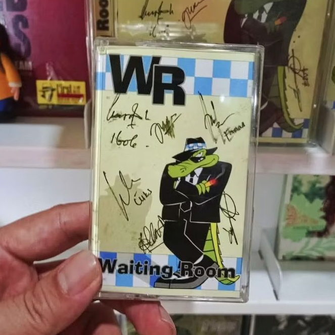 Kaset Waiting Room Buaya Ska Tanda Tangan Full Personel