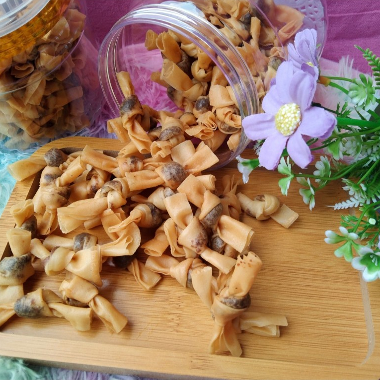 

Popia simpul kulit lumpia isi abon ayam krispi 500g resep kuno warisan keluarga - rasa otentik, rasanya bikin kangen dengan abon pilihan seperti buatan dapur Ibu, kriuknya tak pernah lupa!