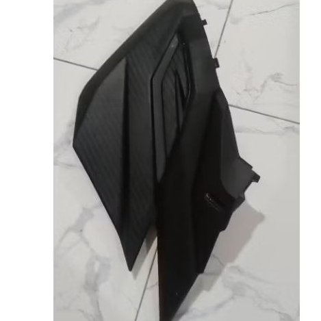 sambungan body kasar bawah jok bagian(R kanan ) honda vario new 125,150 led k59