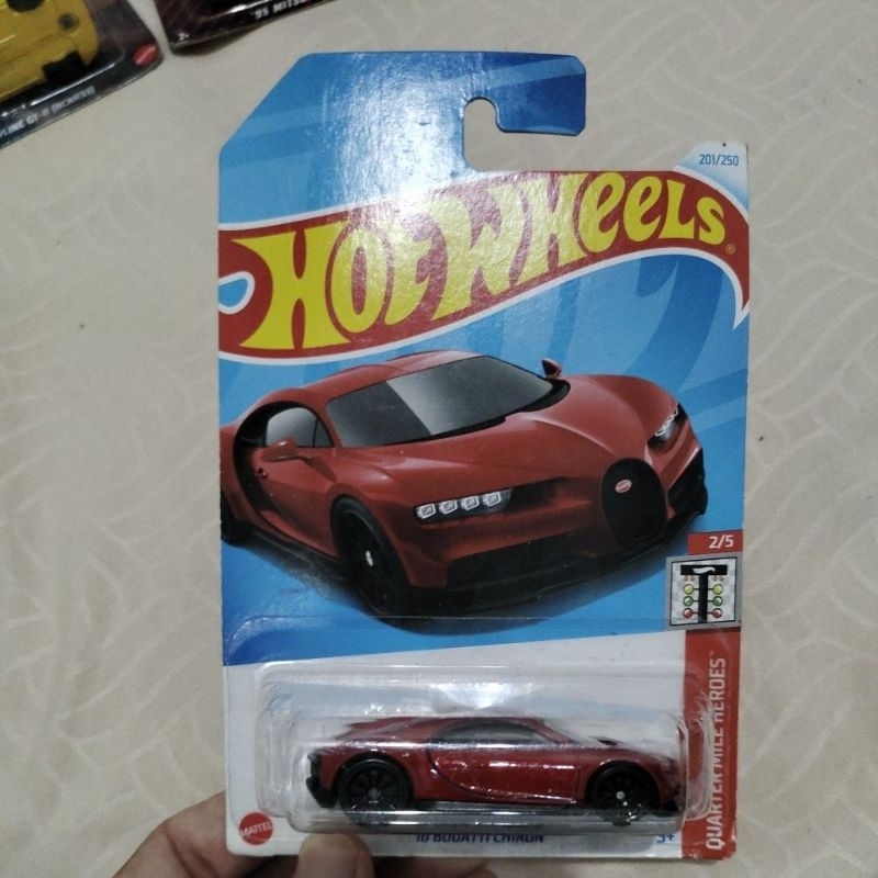 Hot wheels bugatti chiron merah