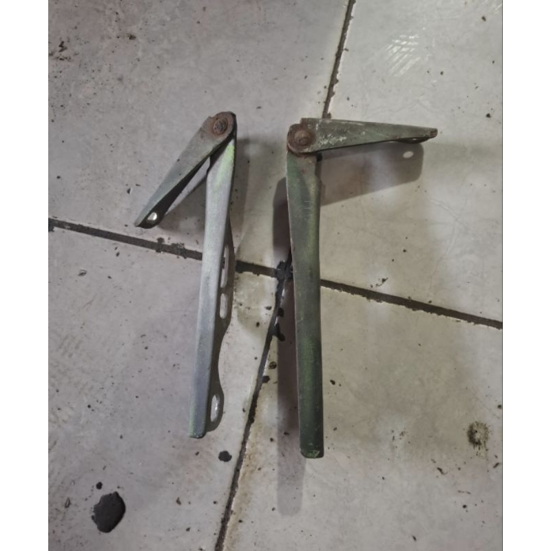 engsel dudukan kap mesin depan corona st171 at171 88-93