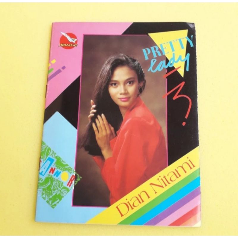 

Buku tulis garis cover Dian Nitami dan Dina Lorenza