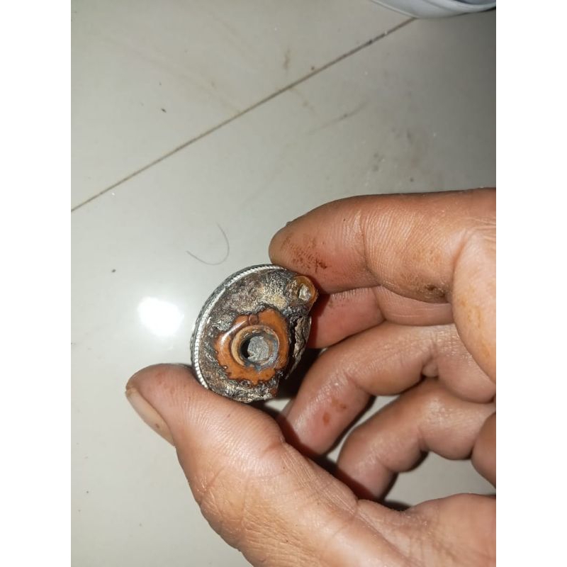cincin batu combong
