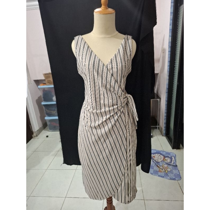HnM V-Neck Wrap Dress