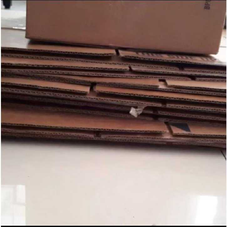 

Kardus Bekas Tebal Layak Pakai Packing Bekas Per PC BERSIH Kering Karton KARDUS BEKAS TAPI BARU!!!