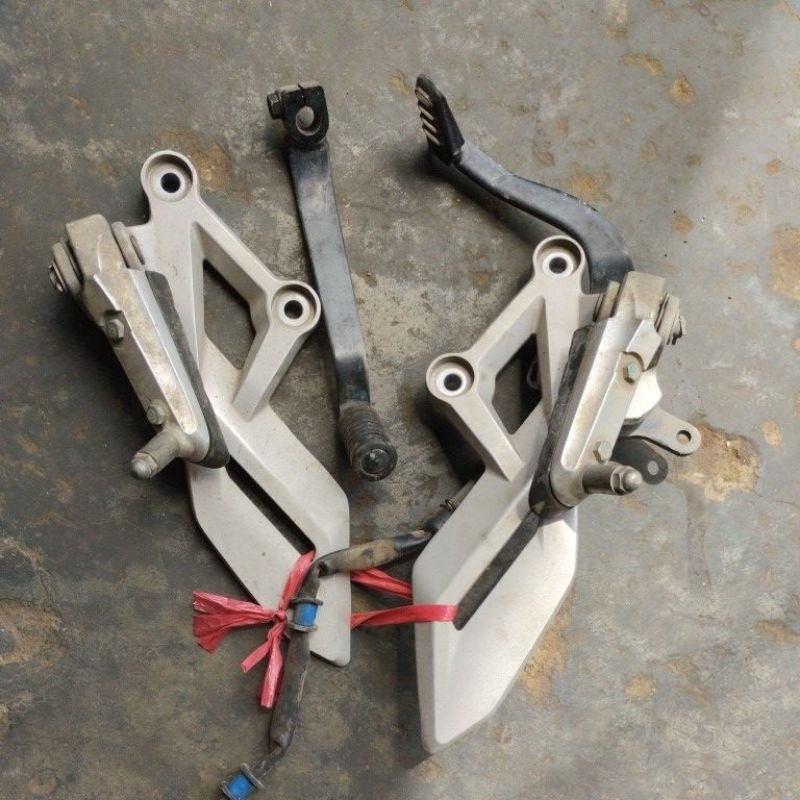FootStep depan CB 150 R new CB 150 X original