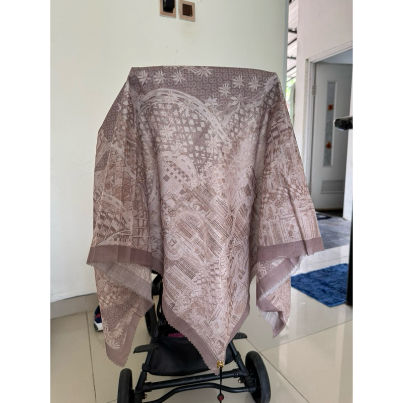 Buttonscarves The GrandPrix SMALL 90x90 new (bukan size regular)