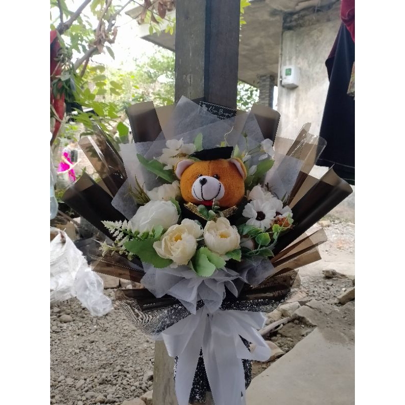 BUKET BONEKA WISUDA + BUNGA MEWAH