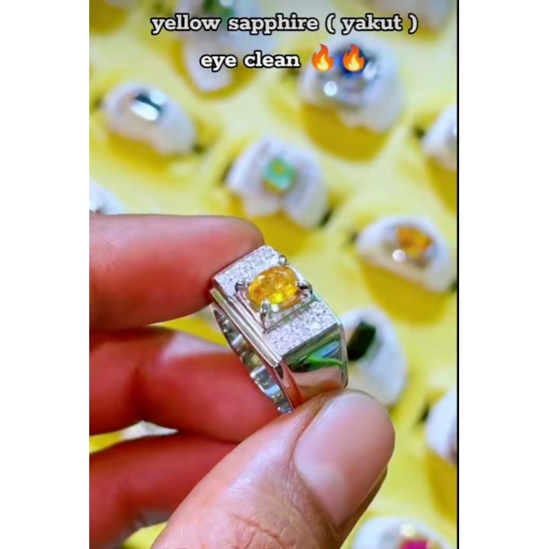 Natural yellow sapphire ( yakut )