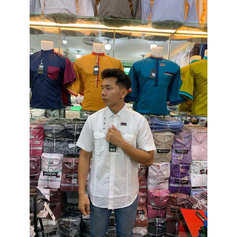 Kemeja Polos Casual Pria Lengan Pendek Kantong Dua Putih Polos Bahan Katun BEST QUALITY