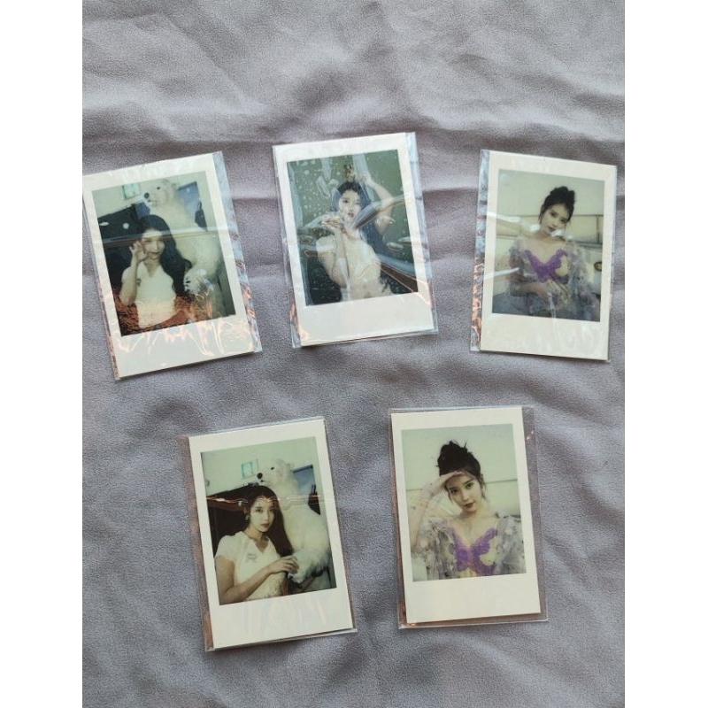 IU season greeting polaroid