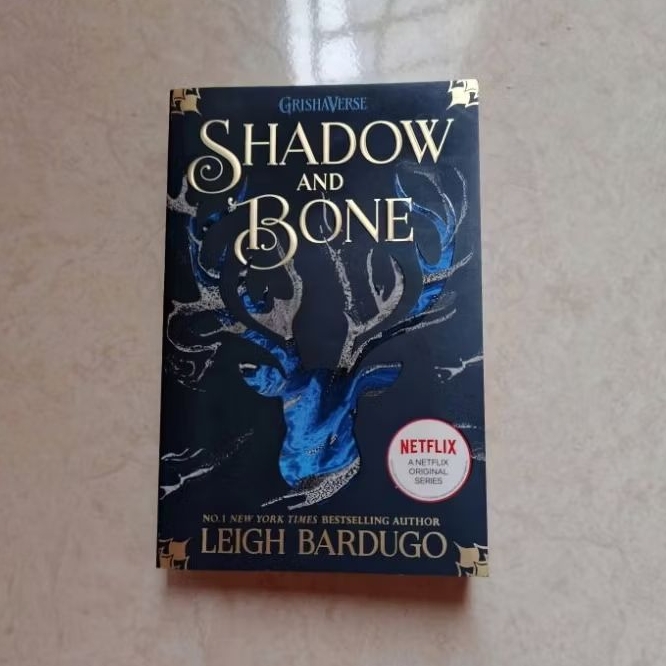 (ORI PRELOVED) Shadow and Bone - Leigh Bardugo