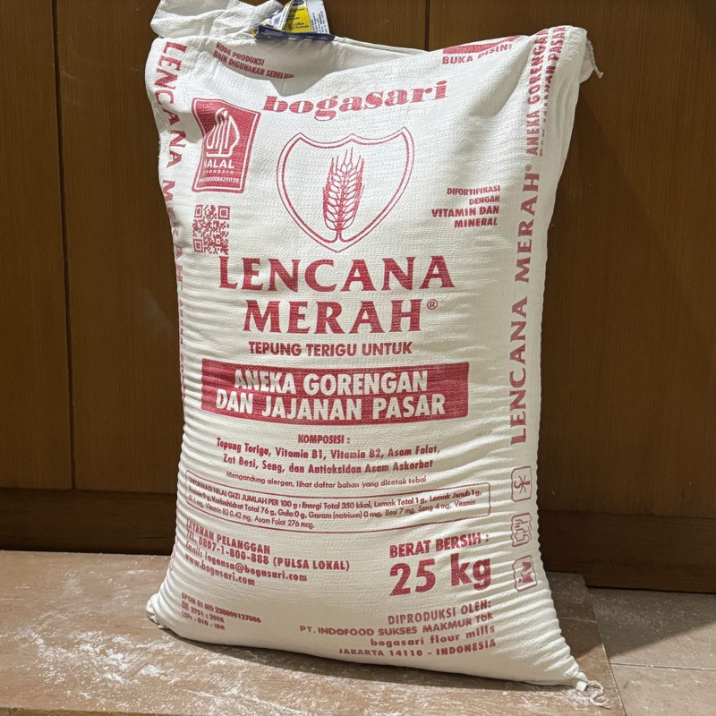 

Tepung Terigu Merk Lencana Merah produk ORIGINAL!!! eceran !!! sangat cocok untuk aneka gorengan atau lainnya