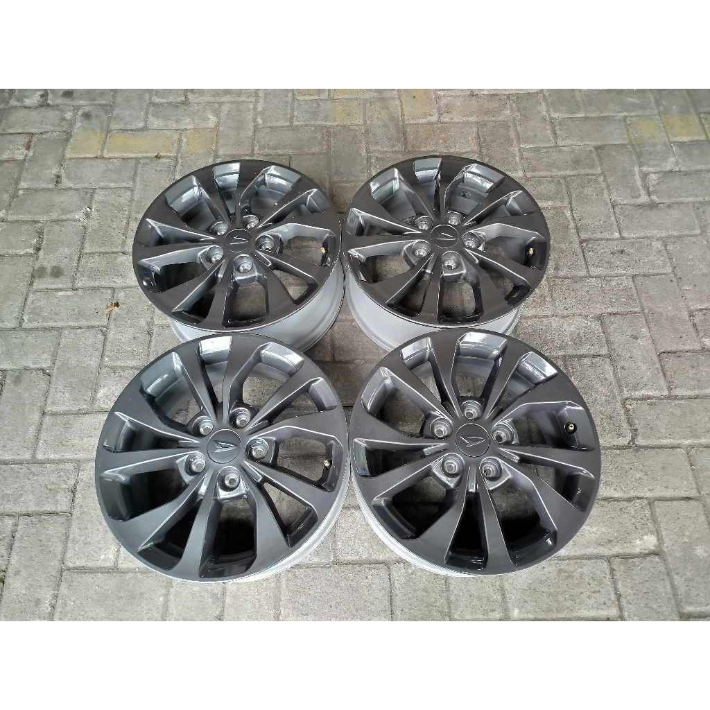Velg Mobil Bekas / Seken Original Daihatsu New Terios Ring 16 Pcd 5 X 114.3 Grey