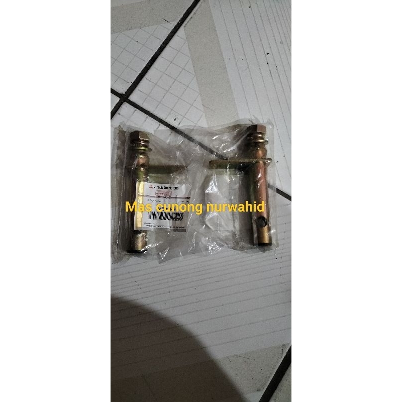 Baut gantungan ban serep L300 original mitsubishi