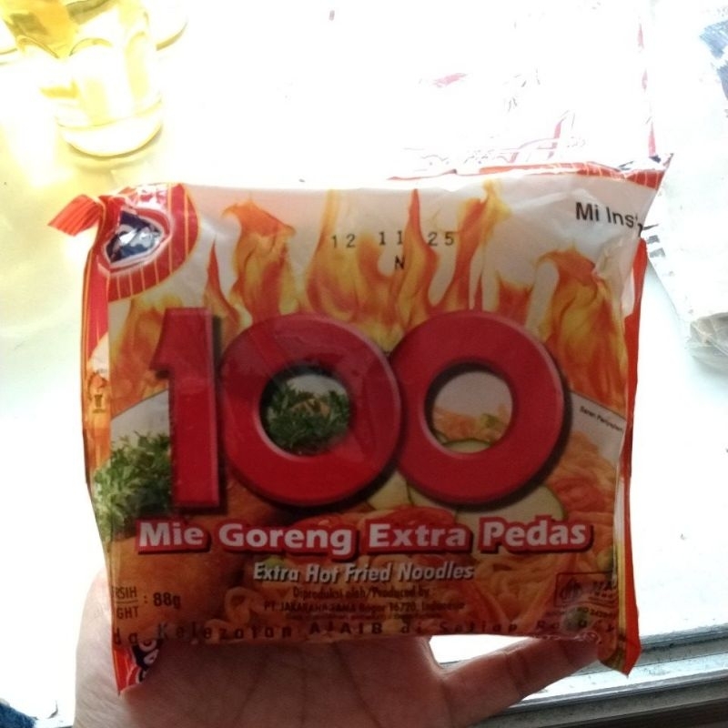 

MIE 100 / SELERA PEDAS / GEPREK