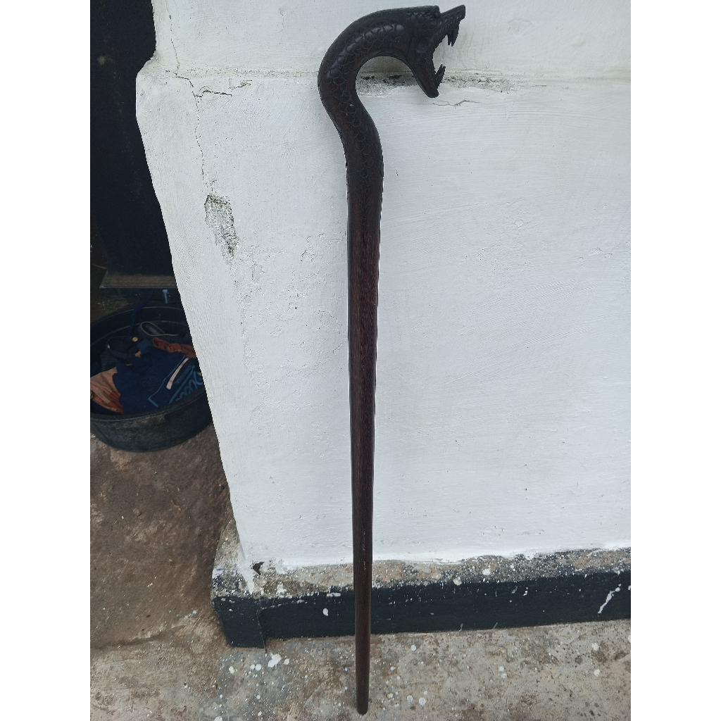 Tongkat Jalan Kayu Galih Asem Ukir Kepala Ular Galak