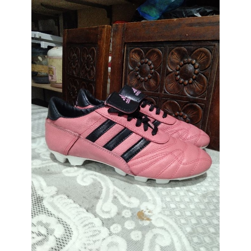 sepatu bola kulit asli