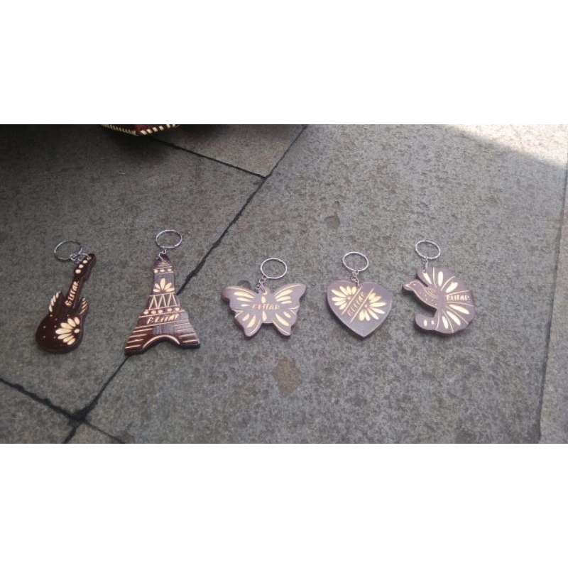 Gantungan Kunci Kayu Ukir Blitar Souvenir Murah