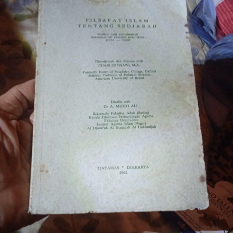 buku Ibnu Chaldun Filsafat Islam tentang sedjarah buku edjaan lama tahun 1962