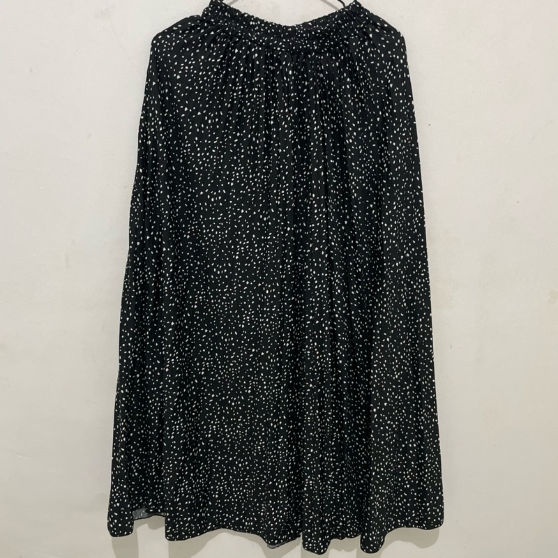 Preloved rok hitam polkadot putih