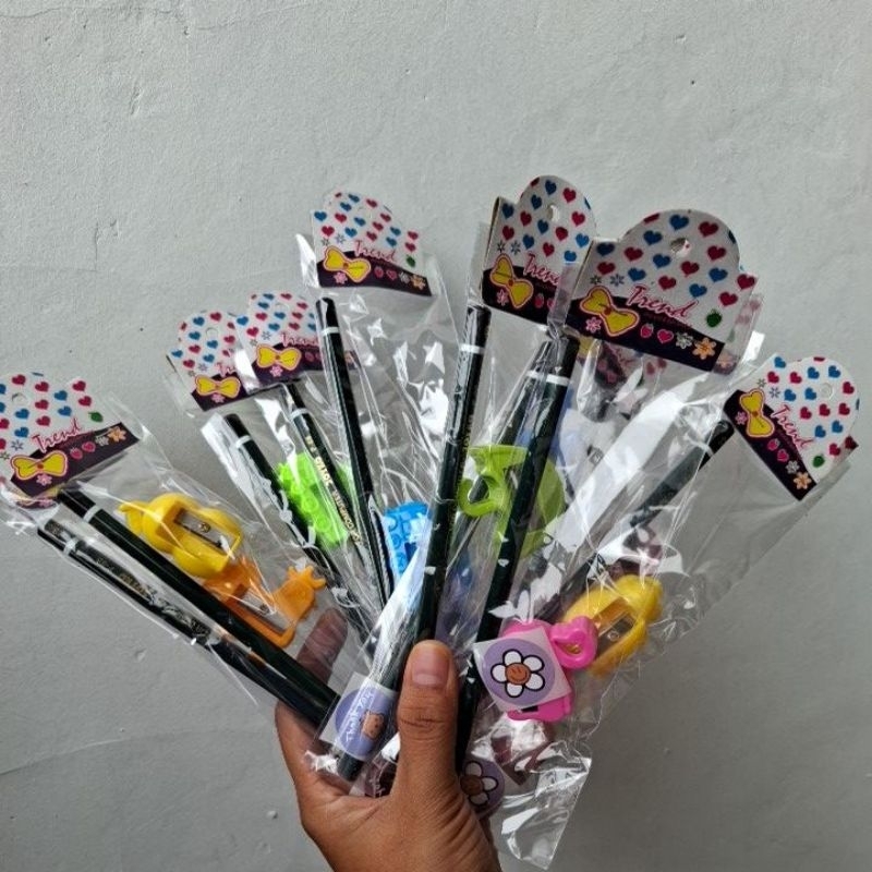 

SET ALAT TULIS PENSIL DAN RAUTAN