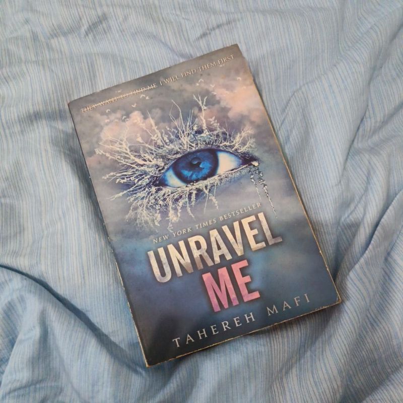 PRELOVED Unravel Me (from the shatter me series)