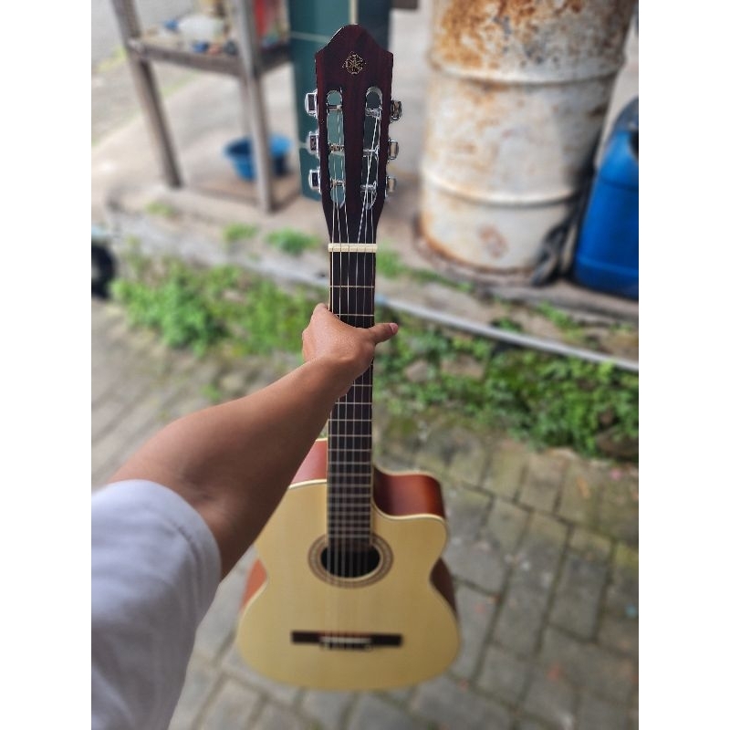 gitar nilon yamaha tanam besi