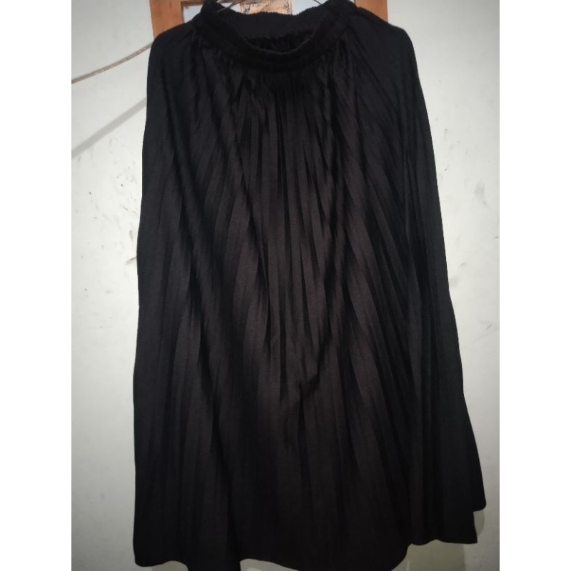 Rok plisket hitam polos