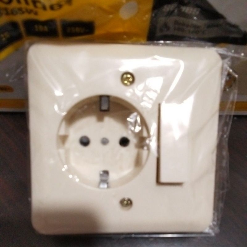 STOP KONTAK DGN SAKLAR PIOLINE IB SERIES 10A 250V