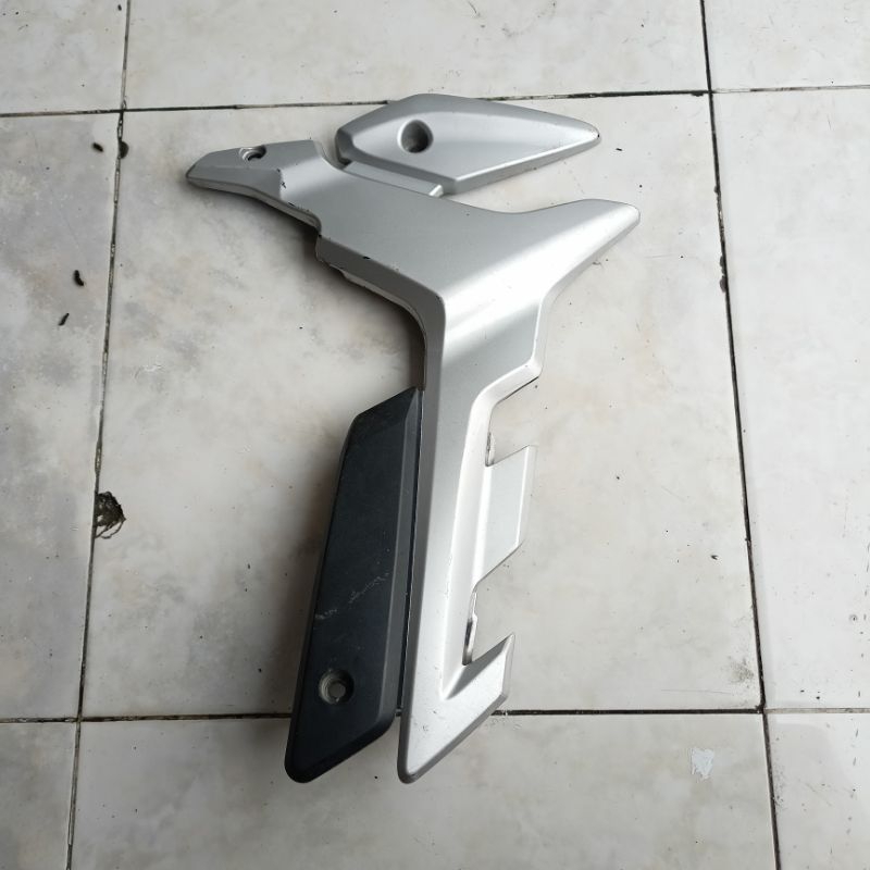 Pivot Honda CS1 Sebelah Kanan Original