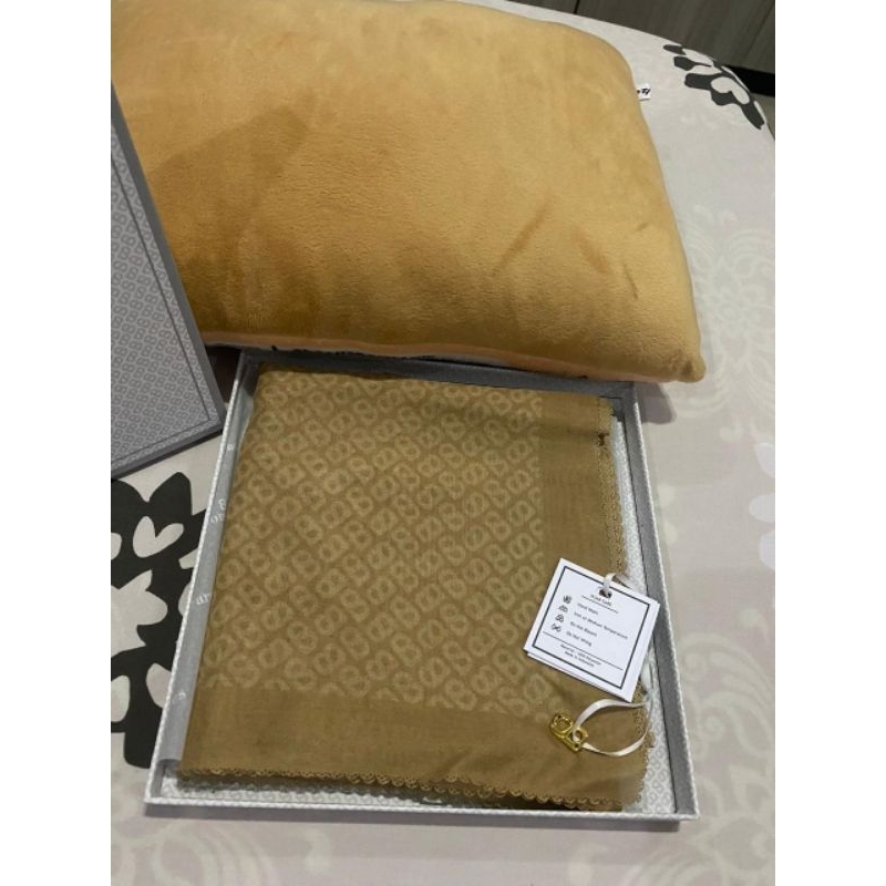 Canary Buttonscarves Tapis Square baru dan siap kirim