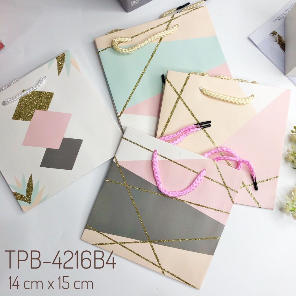 

OTH 4216B4 - ISI 12 PAPERBAG UK 14,5X6X15 MTF MIX GLITER