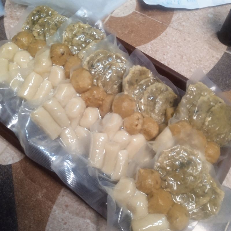 

pempek palembang, pempek ikan tenggiri isi 10pcs campur,isi telor, lenjer, adaan dan kulit