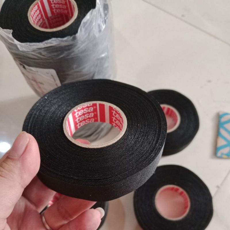 isolasi kain warna hitam tahan panas