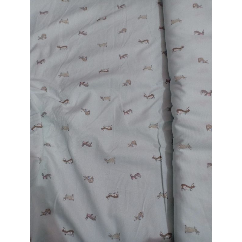 KAIN KATUN MOTIF KELINCI DASAR HIJAU MINT (REQ PANJANG 50 CM = Rp17.950)