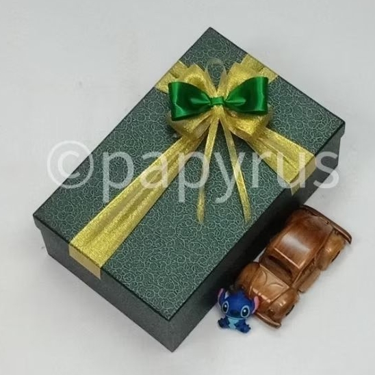 

Papyrus 17,5x27,5 Tinggi 10cm Kotak Kado Gift Box Hadiah V2