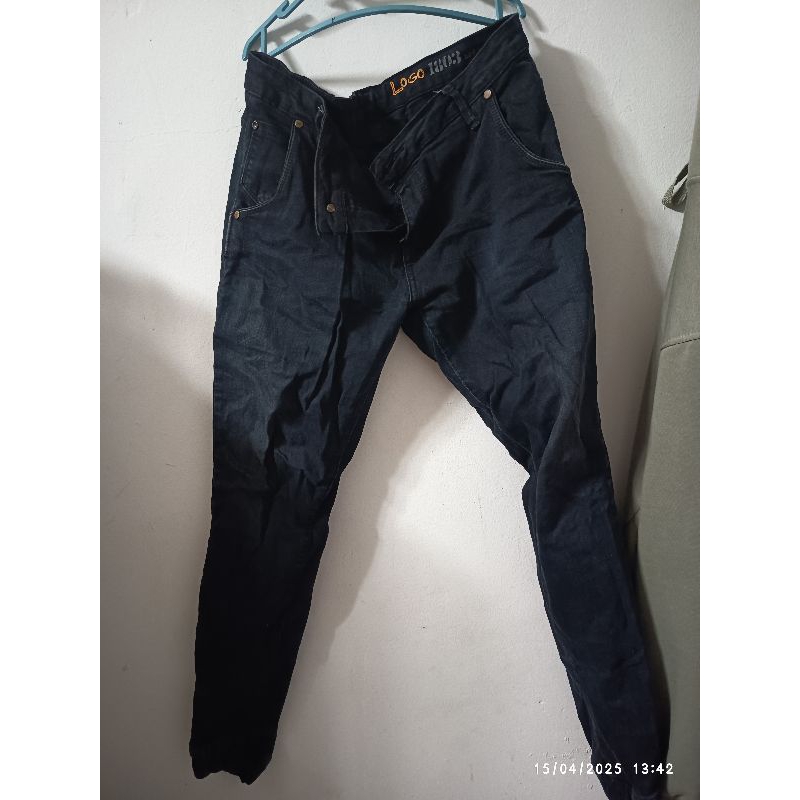 Preloved Logo Jeans Jogger wanita