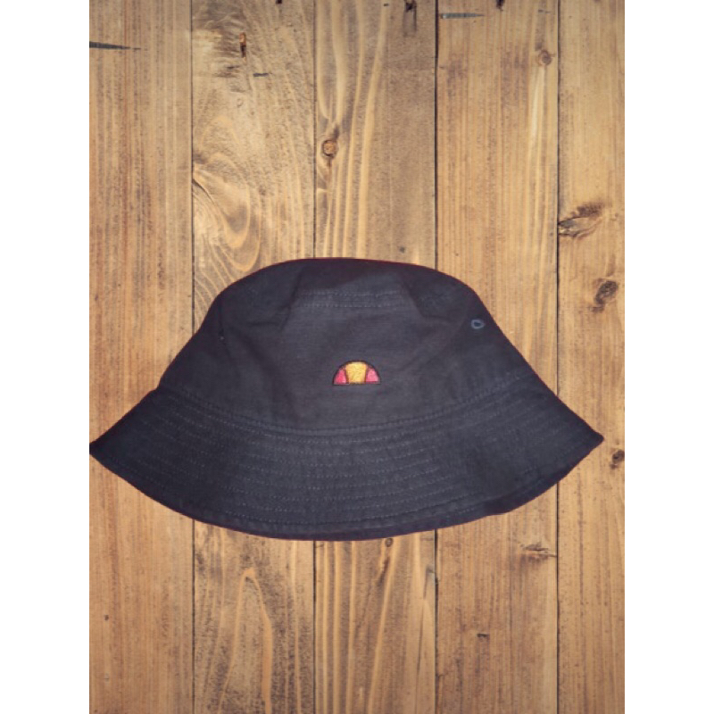 Bucket hat ellese