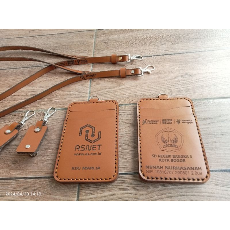 

Id Card Holder model 4 lapis kulit muat 3 slot kartu