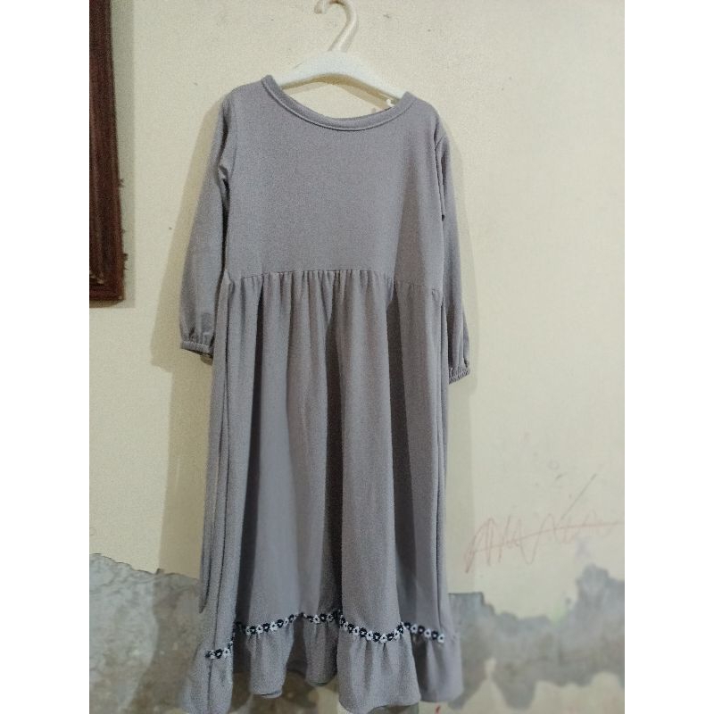 Preloved Gamis Anak Perempuan Abu Polos