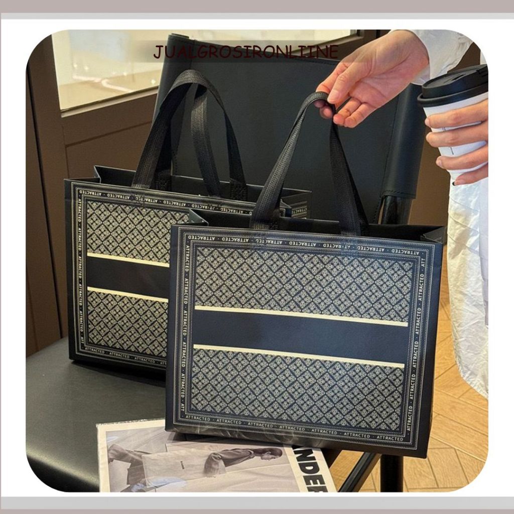 

Paper Bag Kain Hitam Diioorr Tas Kantong Gift Bag Sovenir Hadiah Kado
