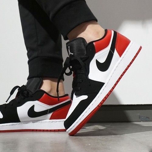 Nike Air Jordan 1 Low Black Toe Original | Sepatu Sneakers Pria Wanita Warna Merah Putih Hitam Klasi