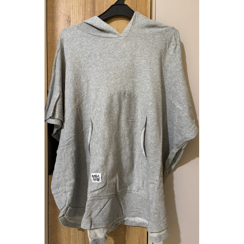 Preloved Atasan Over Size Racun Cinta