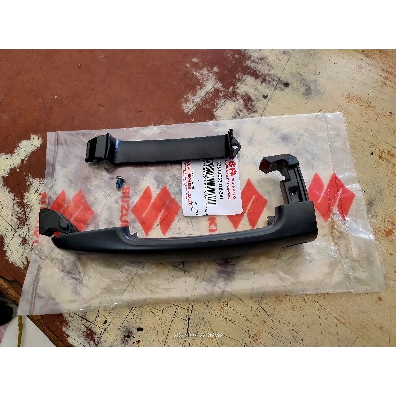 handle handel pintu bukaan pintu bagasi Suzuki Grand vitara model ada tombol ya kualitas original su